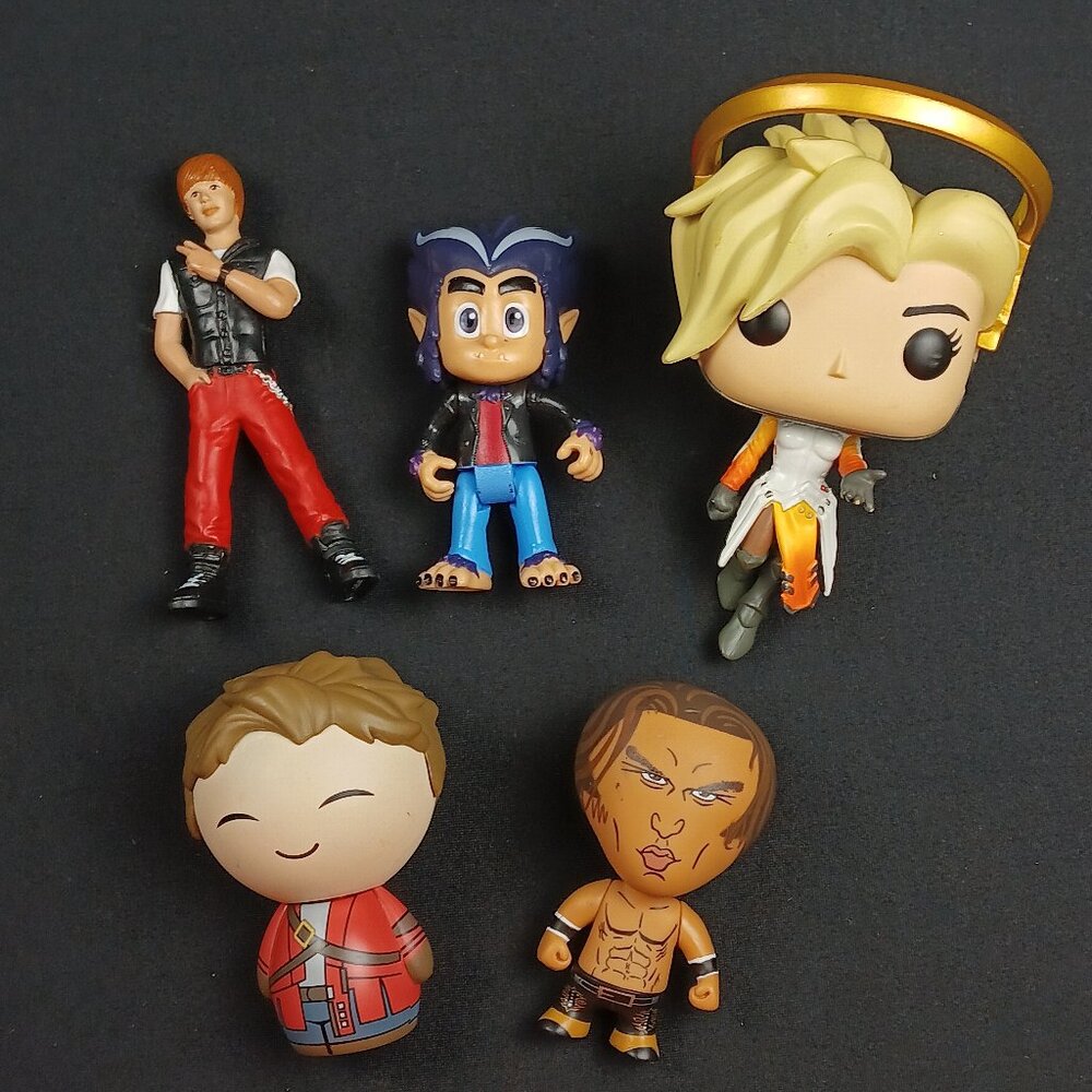 Small Vintage Plastic Toy Lot Funko Justine Bieber Wolfies Jakks